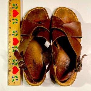 Vintage hush puppies sandals. 11” overall, not sure of exact size.